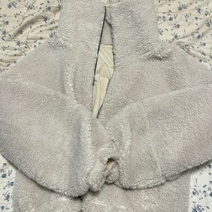 Lululemon fluffy jacket - oversized, white. Size small